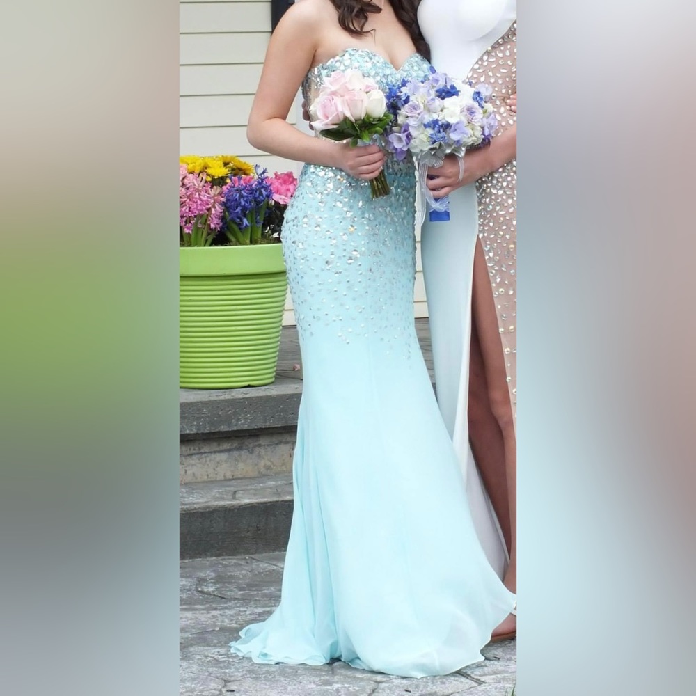 Faviana prom dress size 4
